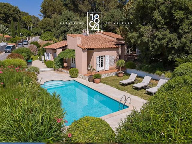 Villa avec piscine et terrasse