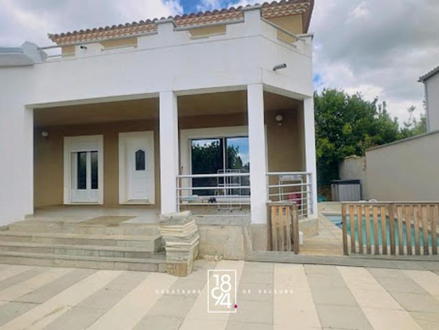 Villa avec piscine et terrasse