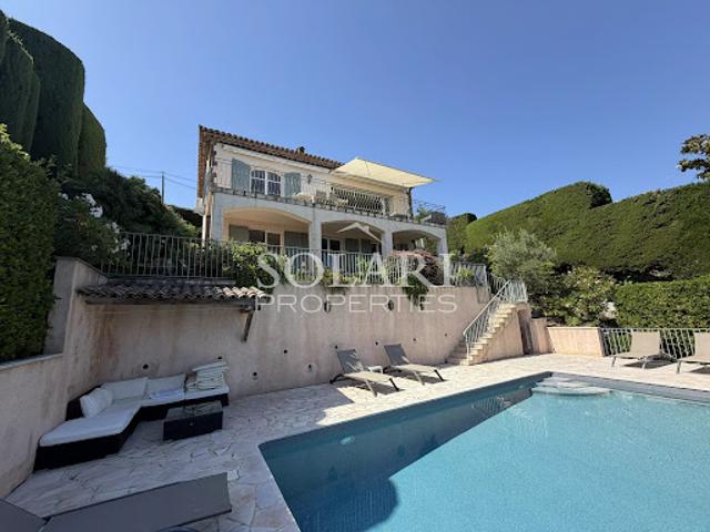Villa avec piscine et terrasse