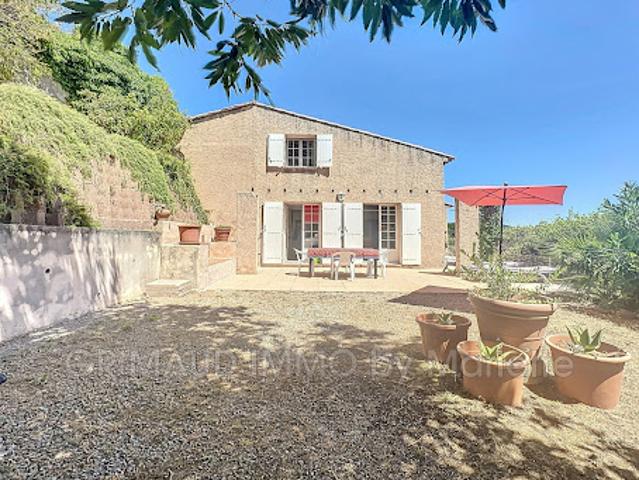 Villa avec piscine et terrasse