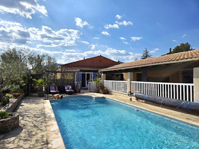 Villa avec piscine et terrasse