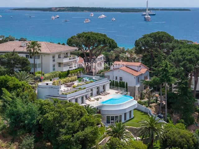 Villa avec piscine et terrasse