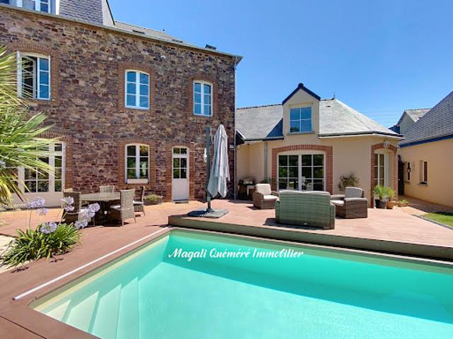Villa avec piscine et terrasse