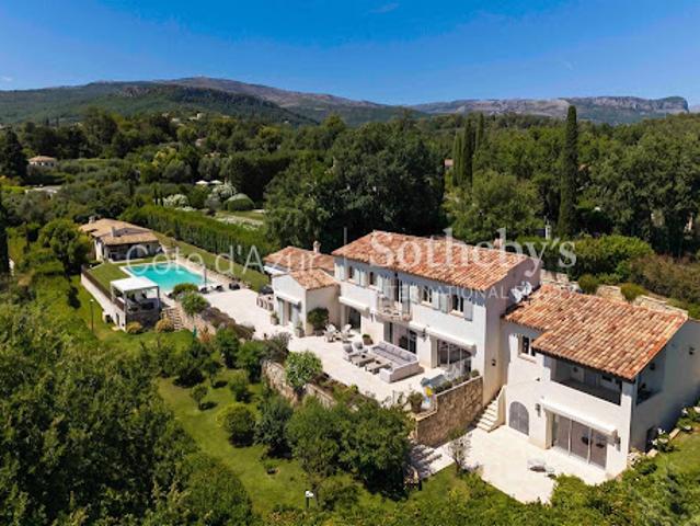 Villa avec piscine et terrasse