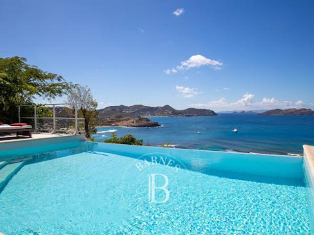 Villa avec piscine et terrasse