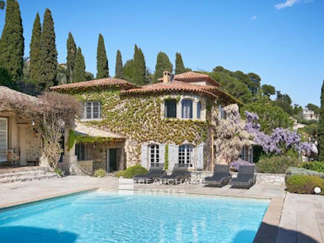 Villa avec piscine et terrasse