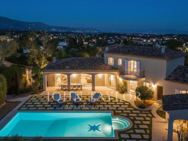 Villa avec piscine et terrasse
