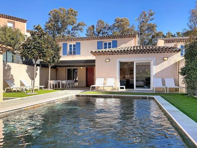 Villa avec piscine et terrasse