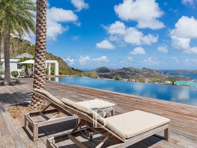 Villa avec piscine et terrasse