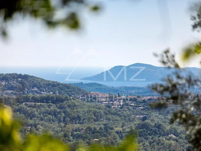 Villa avec piscine et terrasse