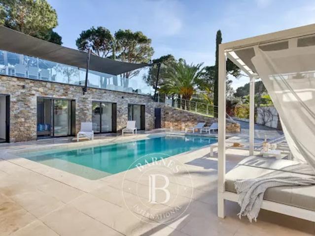 Villa avec piscine et terrasse