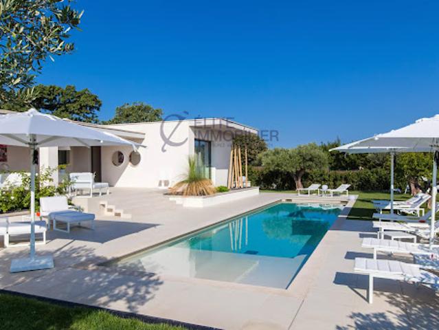 Villa avec piscine et terrasse