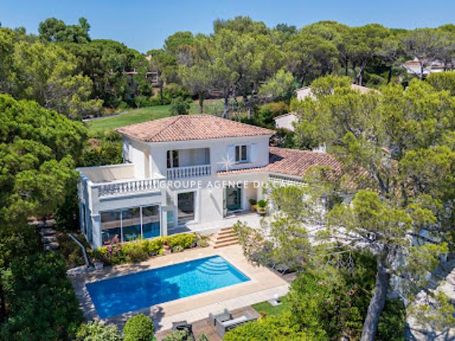 Villa avec piscine et terrasse
