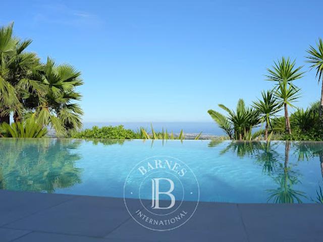 Villa avec piscine et terrasse