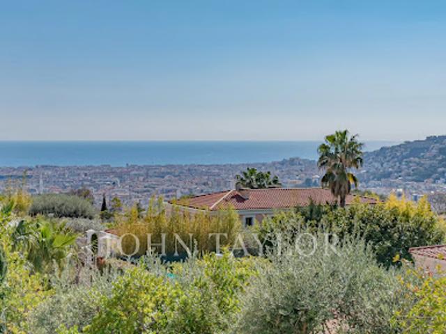 Villa avec piscine et terrasse