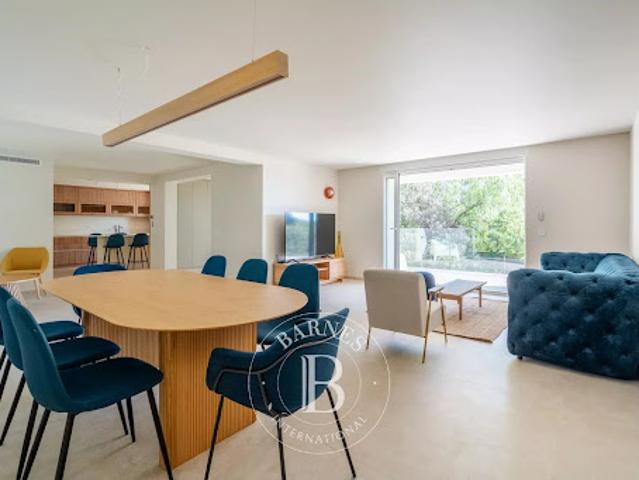 Villa avec piscine et terrasse