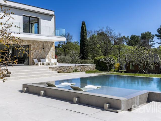 Villa avec piscine et terrasse