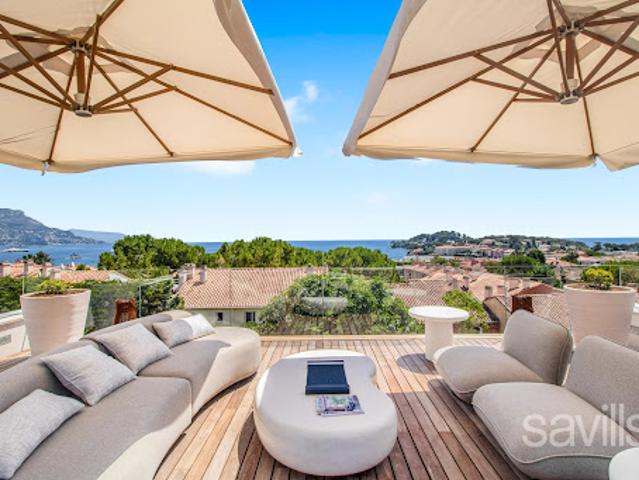 Villa avec piscine et terrasse