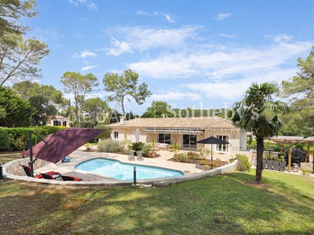Villa avec piscine et terrasse