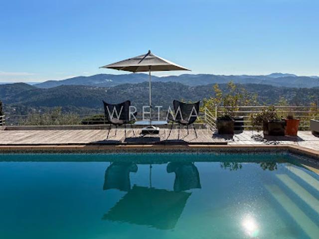 Villa avec piscine et terrasse