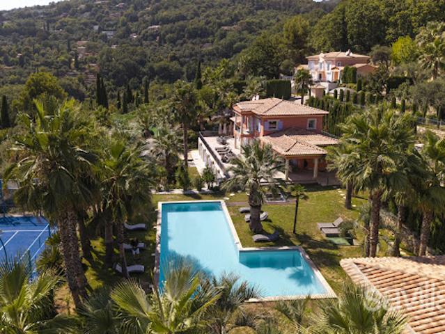 Villa avec piscine et terrasse