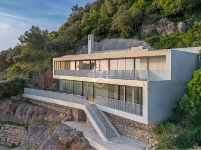 Villa avec piscine et terrasse