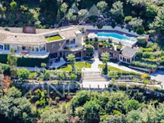 Villa avec piscine en bord de mer