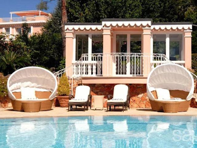 Villa avec piscine et terrasse