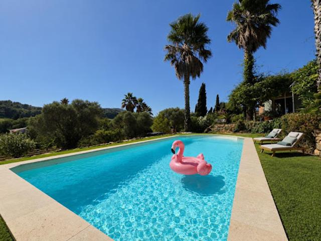Villa avec piscine et terrasse
