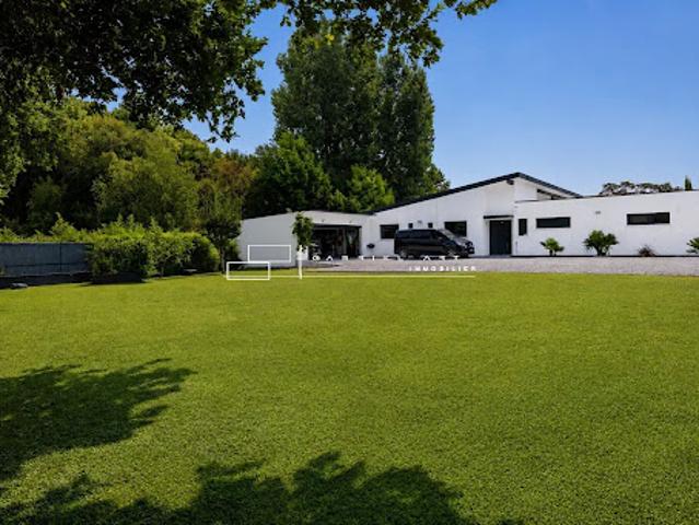 Villa avec piscine et terrasse