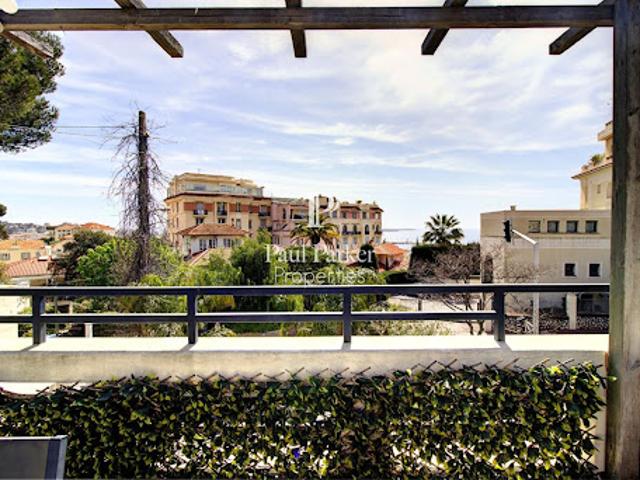 Villa avec piscine et terrasse