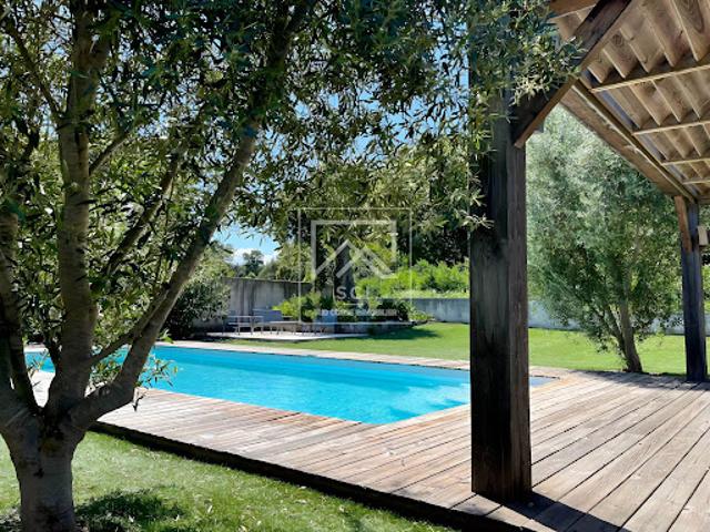 Villa avec piscine et terrasse