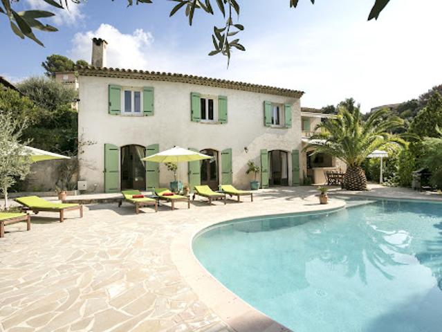 Villa avec piscine et terrasse