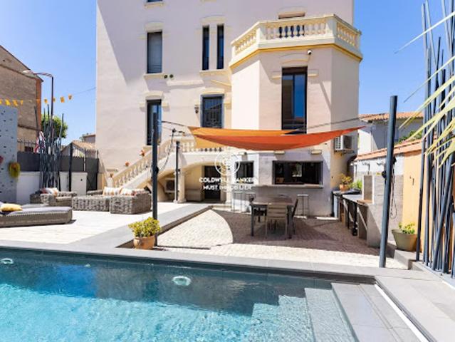 Villa avec piscine et terrasse