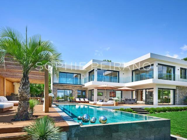 Villa avec piscine et terrasse