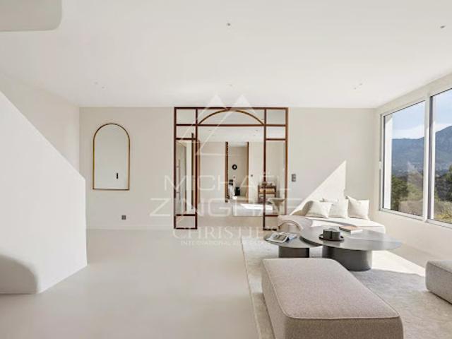 Villa avec piscine et terrasse