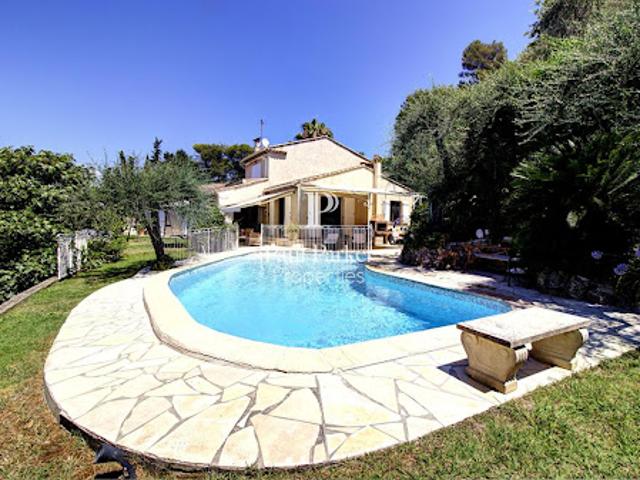 Villa avec piscine et terrasse