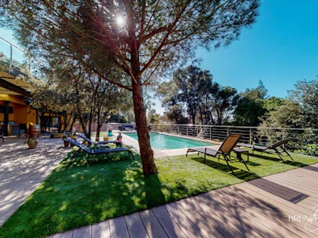 Villa avec piscine et terrasse