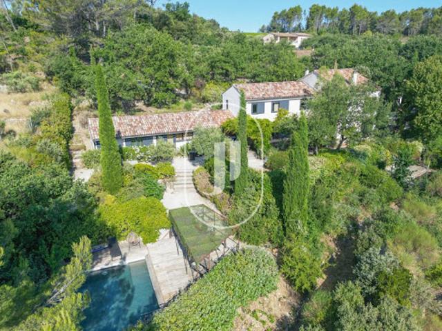 Villa avec piscine et terrasse