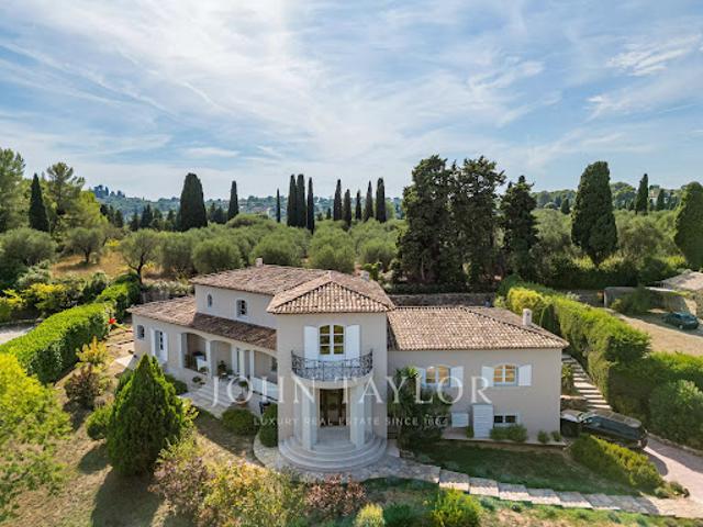 Villa avec piscine et terrasse
