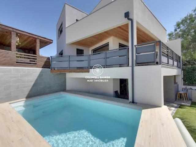 Villa avec piscine et terrasse