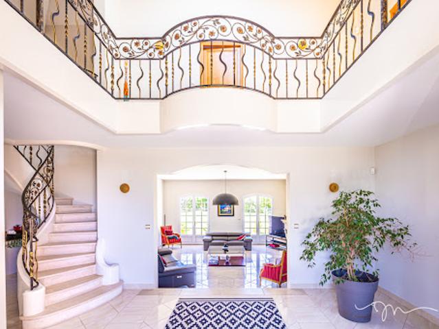 Villa avec piscine et terrasse