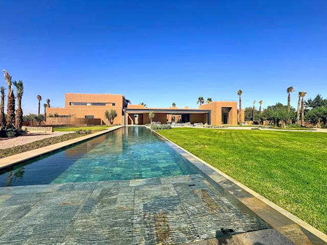 Villa avec piscine et terrasse