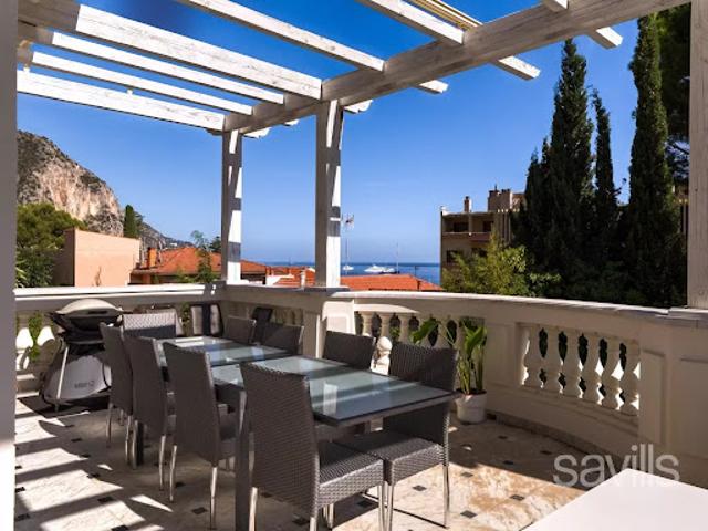 Villa avec piscine et terrasse