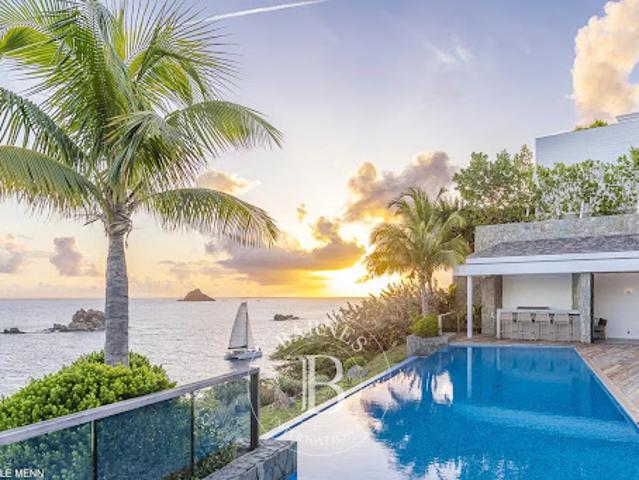 Villa avec piscine et terrasse