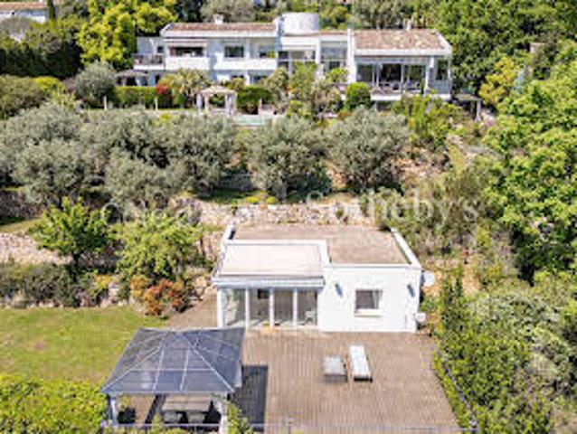 Villa avec piscine et terrasse