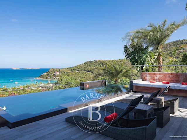 Villa avec piscine et terrasse