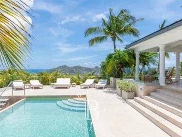 Villa avec piscine et terrasse