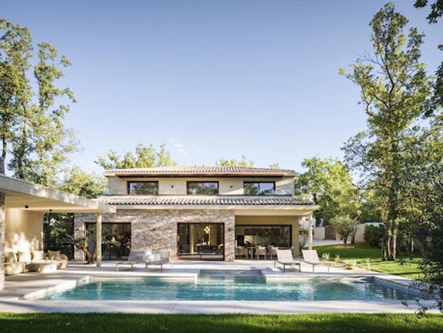 Villa avec piscine et terrasse