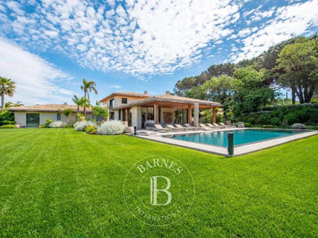 Villa avec piscine et terrasse